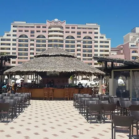 Private In The Best - Family - Beachfront Слънчев бряг