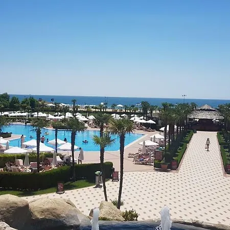 Апартамент Private In The Best - Family - Beachfront Слънчев бряг